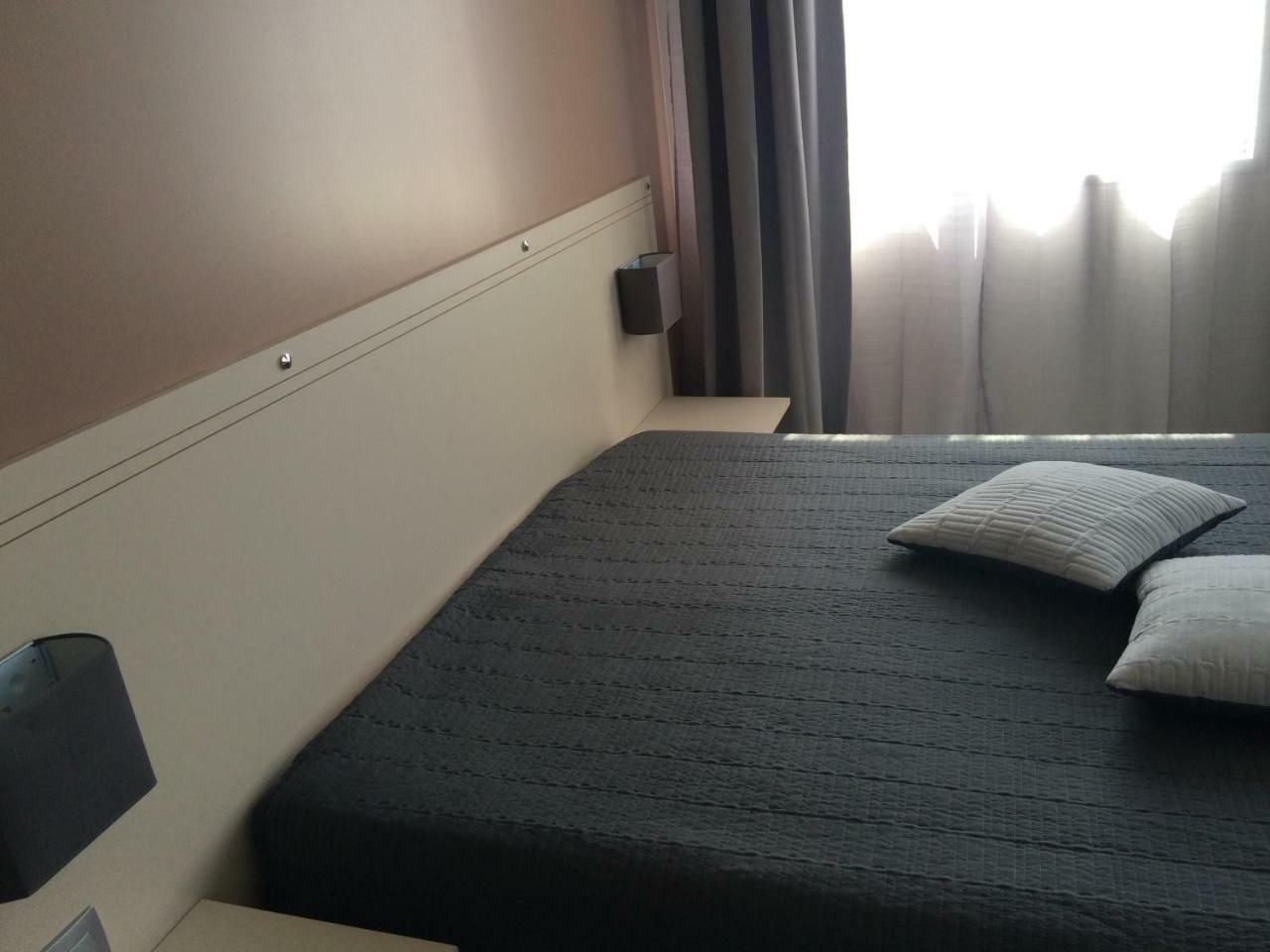 La Caroline Hotel Corbie ภายนอก รูปภาพ